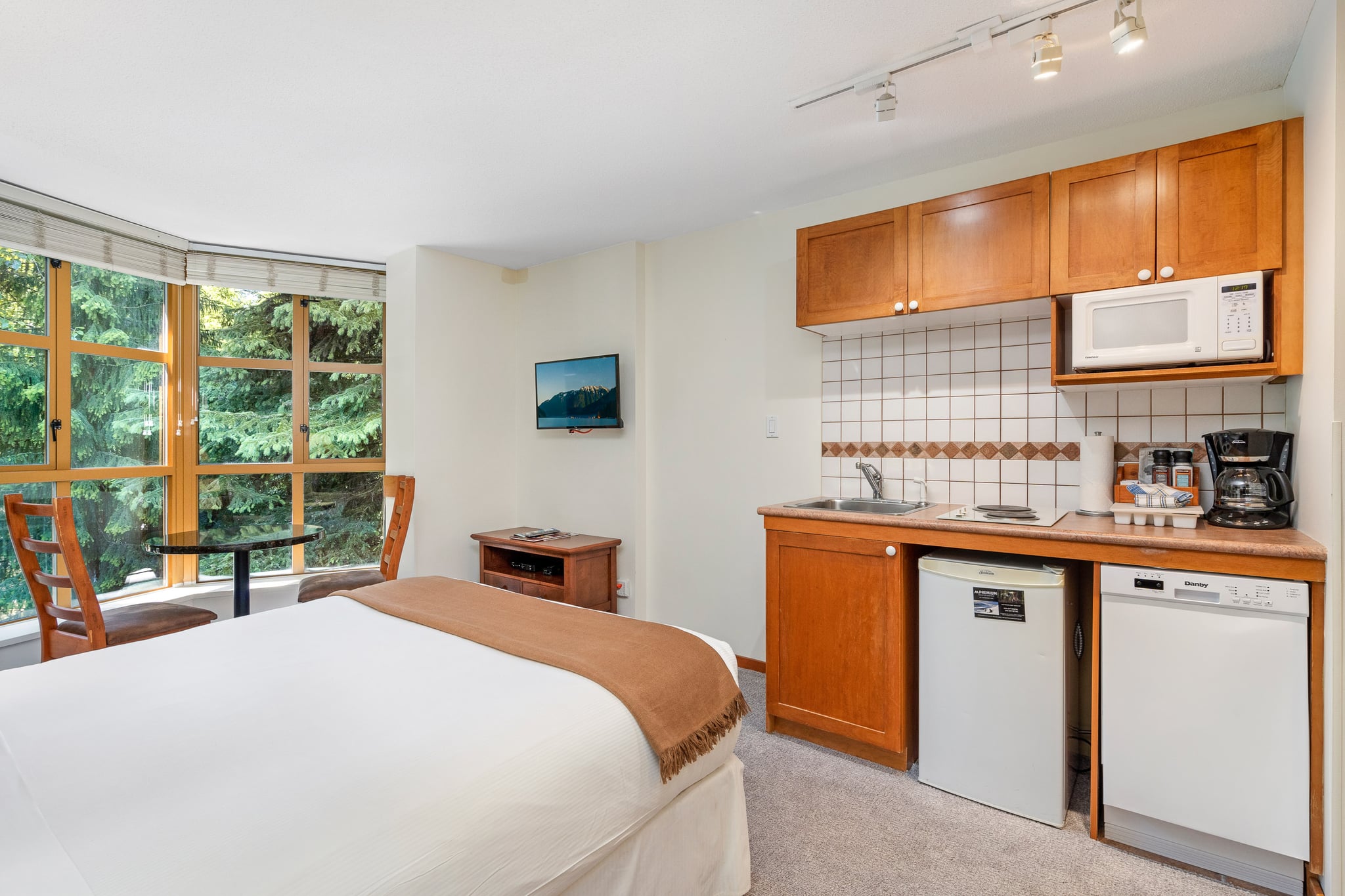 Forest View Cascade Room 4