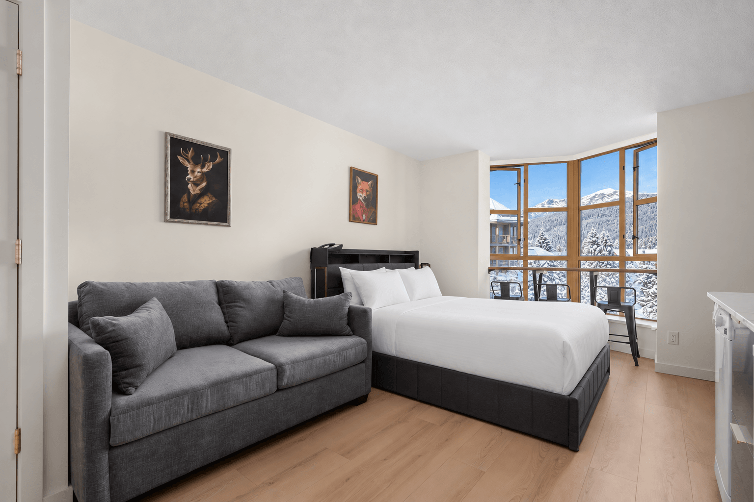 Luxe Mountain View Studio photo 4